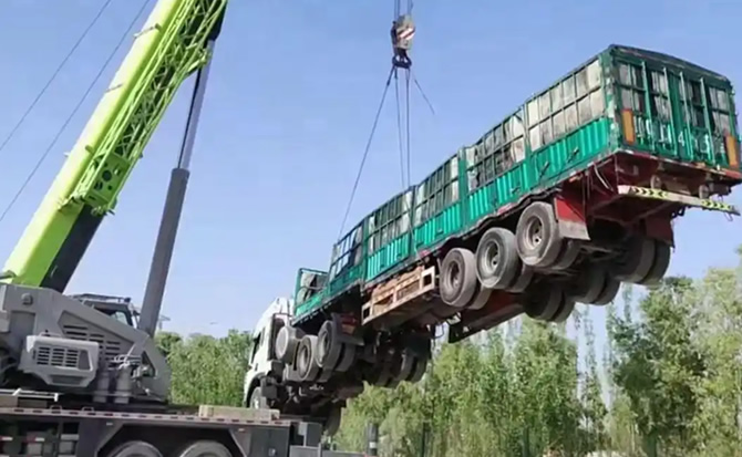 格尔木道路脱困救援案例